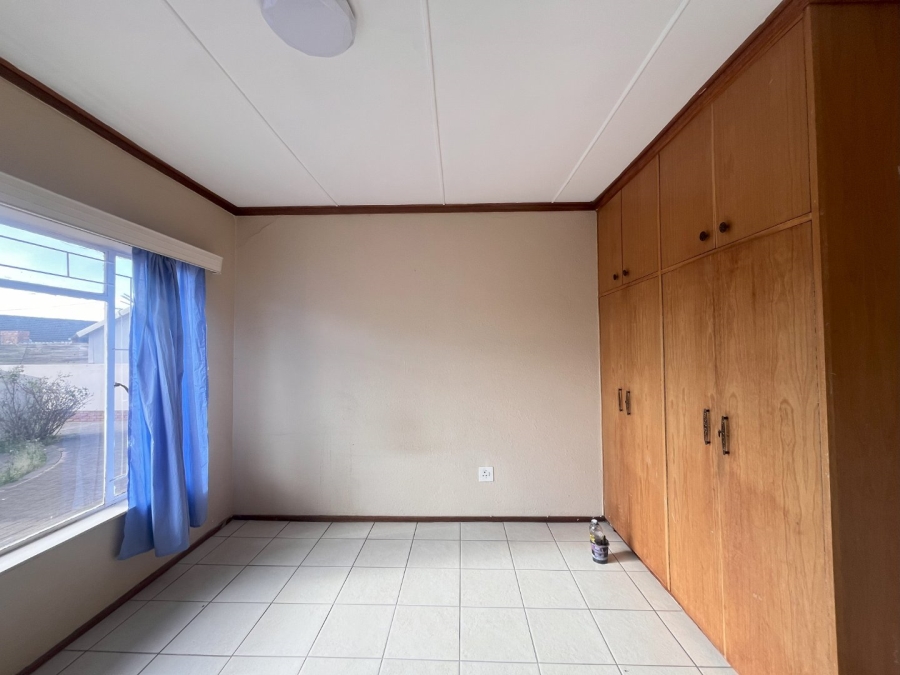 4 Bedroom Property for Sale in Pellissier Free State